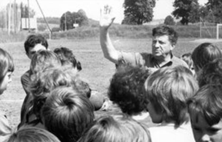 Fondateur championnat interscolaire devient Memorial Sekulic en 1970