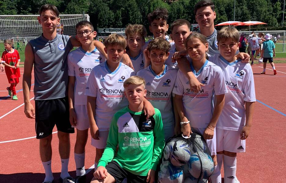 Team-La-Sonnaz-gagne-lot-ballons-Fondation-Sekulic