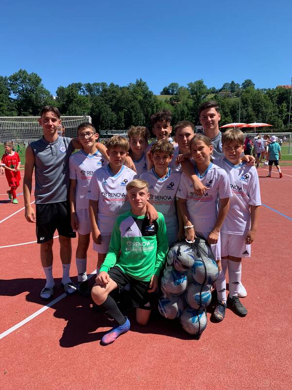 Team-La-Sonnaz-gagne-lot-ballons-Fondation-Sekulic